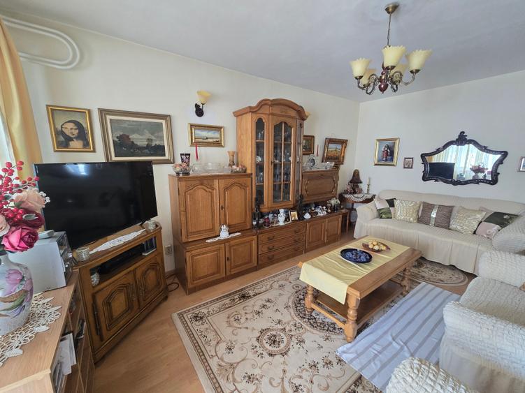 Apartament cu 4 camere decomandat în Colentina
