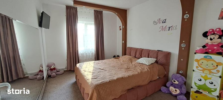 Casă cu 6 camere cu Teren 1400 Mp în Florești