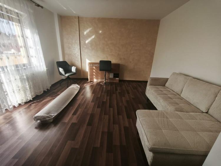Apartament cu 2 camere decomandat, mobilat în Central
