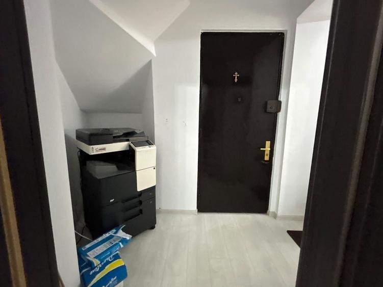 Apartament cu 4 camere semidecomandat în Universitate