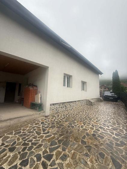 Casă cu 4 camere în Groșani