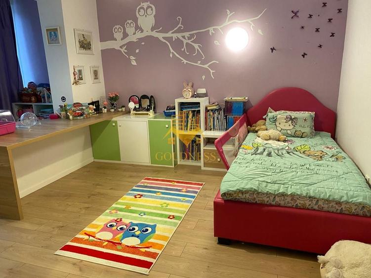 Apartament cu 5 camere decomandat, mobilat în Plopilor