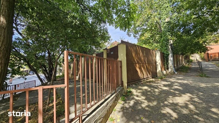 Casă cu 3 camere cu Teren 720 Mp în Păcurari