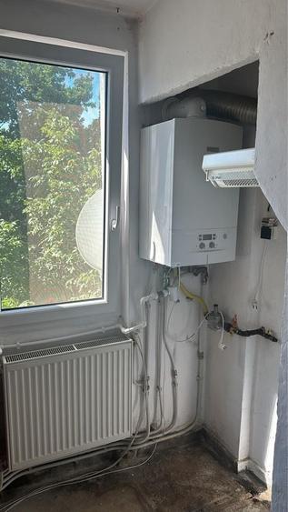 Apartament cu 3 camere decomandat în Roman