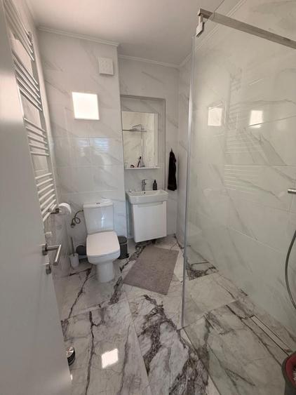 Apartament cu 3 camere decomandat în Exterior Vest