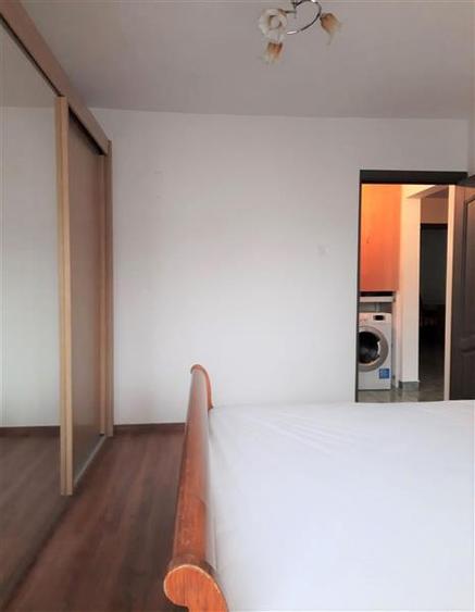 Apartament cu 3 camere decomandat, mobilat în Central