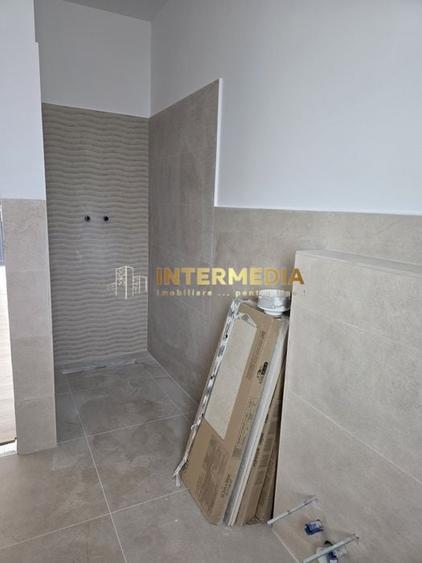 Casă individuală cu 4 camere cu Canalizare în Est