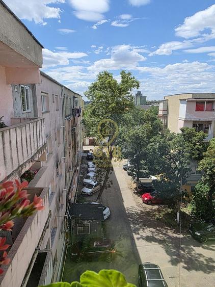 Apartament cu 4 camere decomandat, mobilat în Central