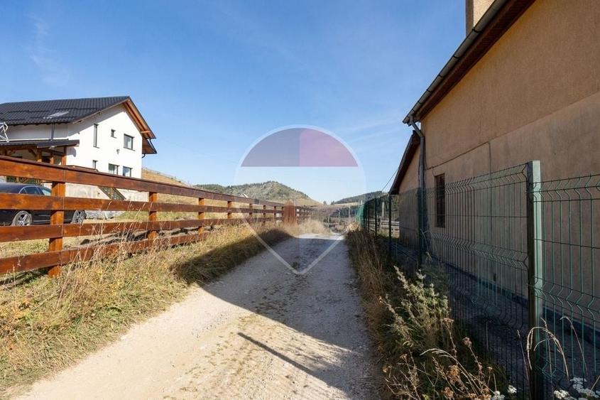 Teren Construcții intravilan de 4500 mp, în Fundata