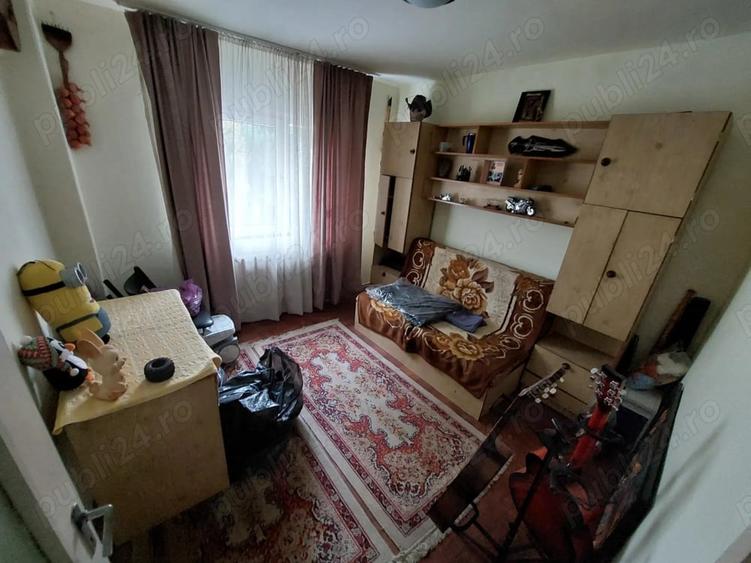 Apartament cu 3 camere semidecomandat în Sud