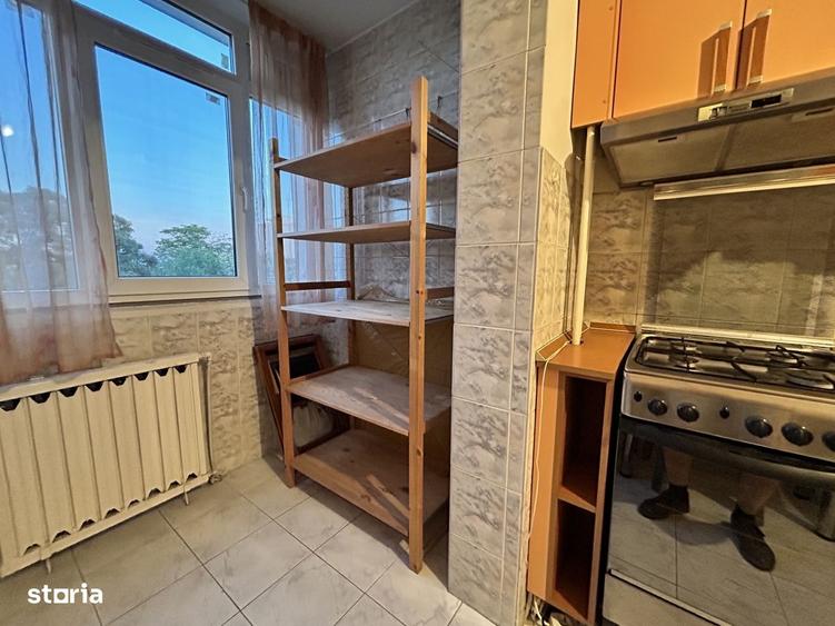 Apartament cu 3 camere decomandat, mobilat în Titan