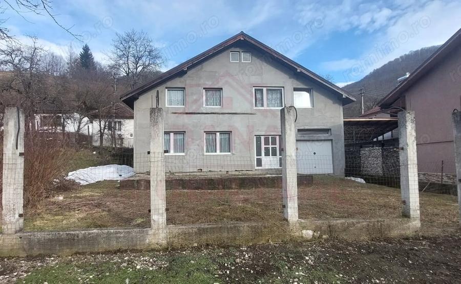 Casă cu 3 camere cu Teren 563 Mp în Rusca