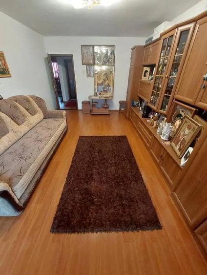 Casă cu 2 camere cu Teren 400 Mp în Petros