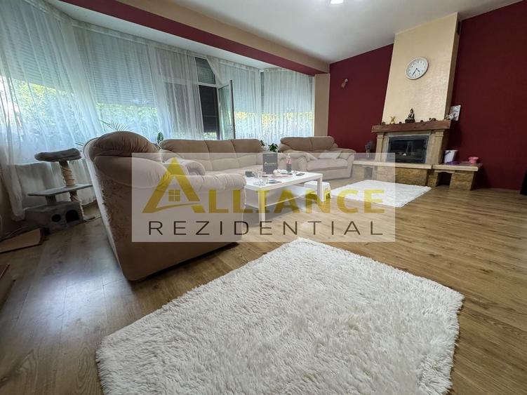 Casă individuală cu 6 camere cu Canalizare în Pădurișu