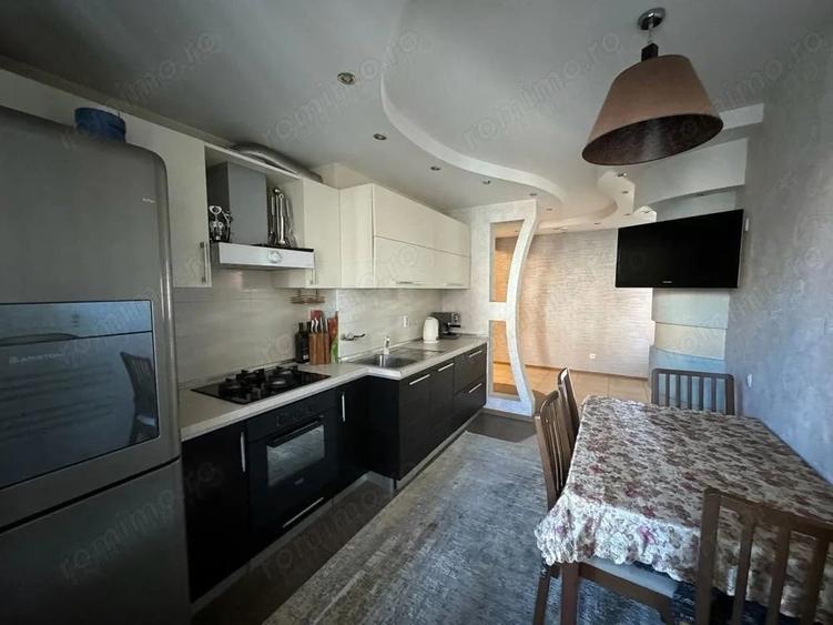 Apartament cu 3 camere decomandat în Banu Manta