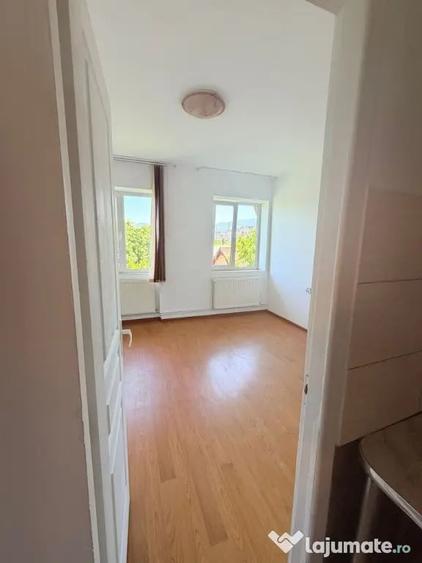 Apartament cu 2 camere decomandat în Hărmanului