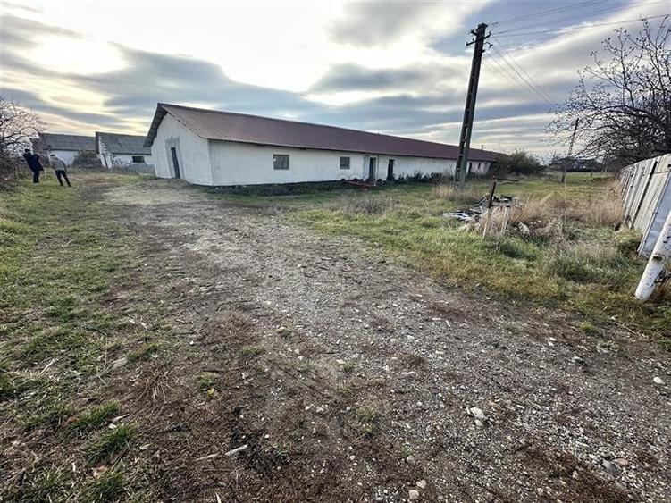 Teren Construcții intravilan de 27015 mp, în Exterior Nord