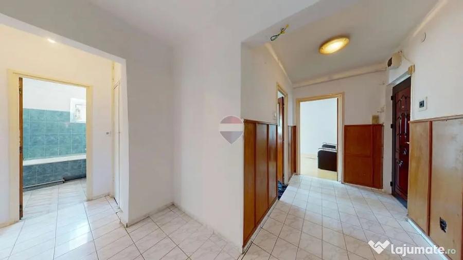Apartament cu 4 camere decomandat în Răcădău