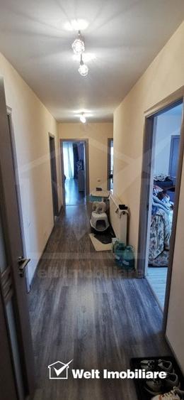 Casă individuală cu 8 camere cu Canalizare în Luna de Sus