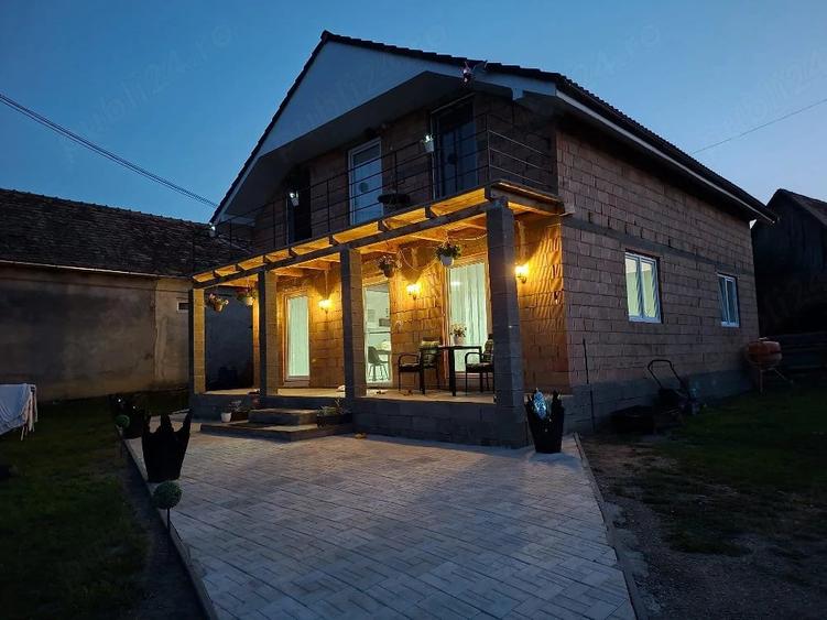 Casă cu Teren 560 Mp în Vânători