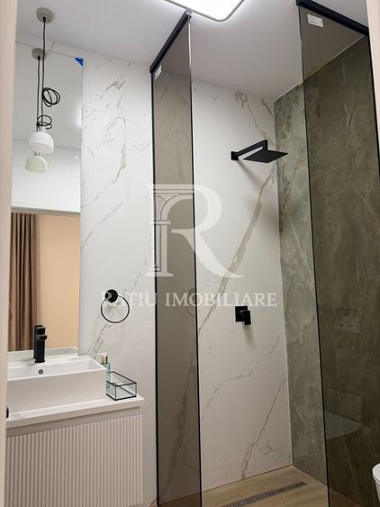 Casă cu 8 camere cu Canalizare în Sânmartin
