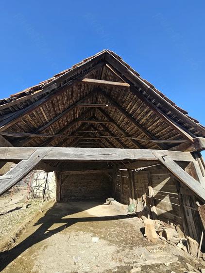 Casă cu 2 camere cu Teren 1377 Mp în Cloașterf