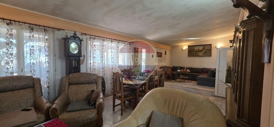Casă individuală cu 5 camere cu Teren 1682 Mp în Lucieni