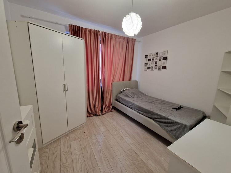 Apartament cu 3 camere semidecomandat, mobilat în Florești