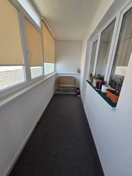 Apartament cu 3 camere decomandat în Haliu