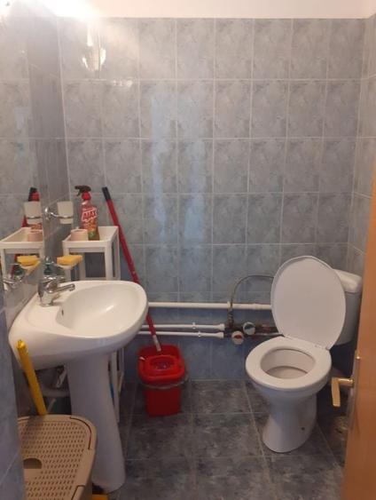Apartament cu 3 camere semidecomandat în Iancului