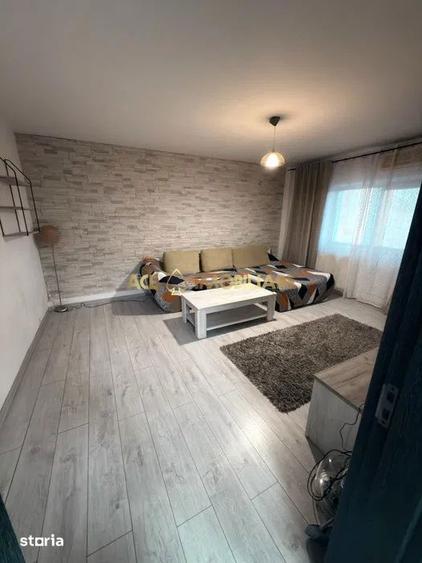 Apartament cu 3 camere, mobilat în Tei
