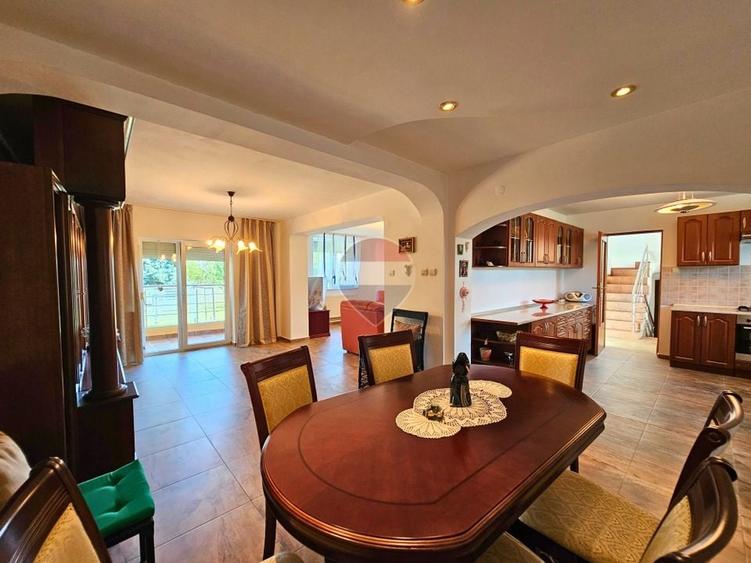 Duplex cu 7 camere cu Teren 386 Mp în Bănești
