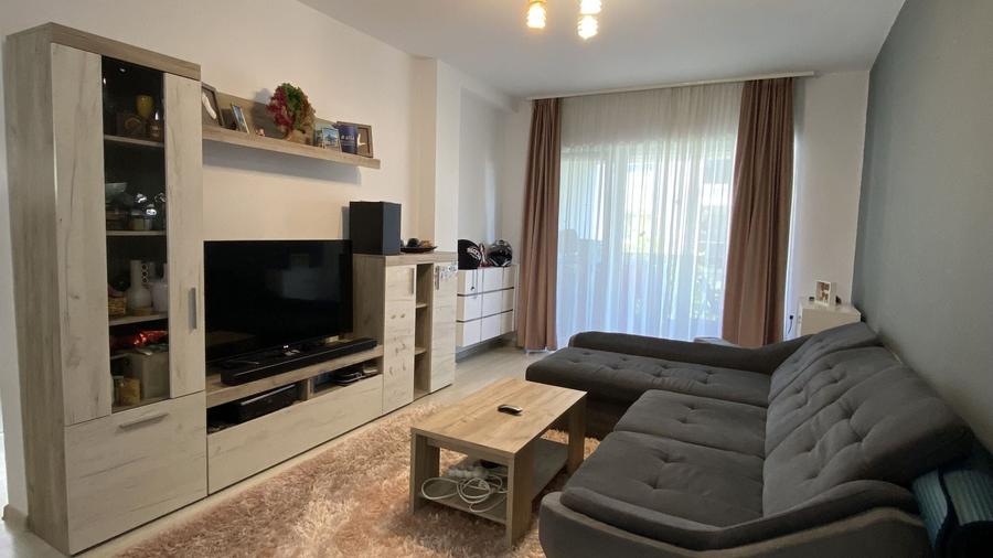 Apartament cu 3 camere semidecomandat, mobilat în Turnișor