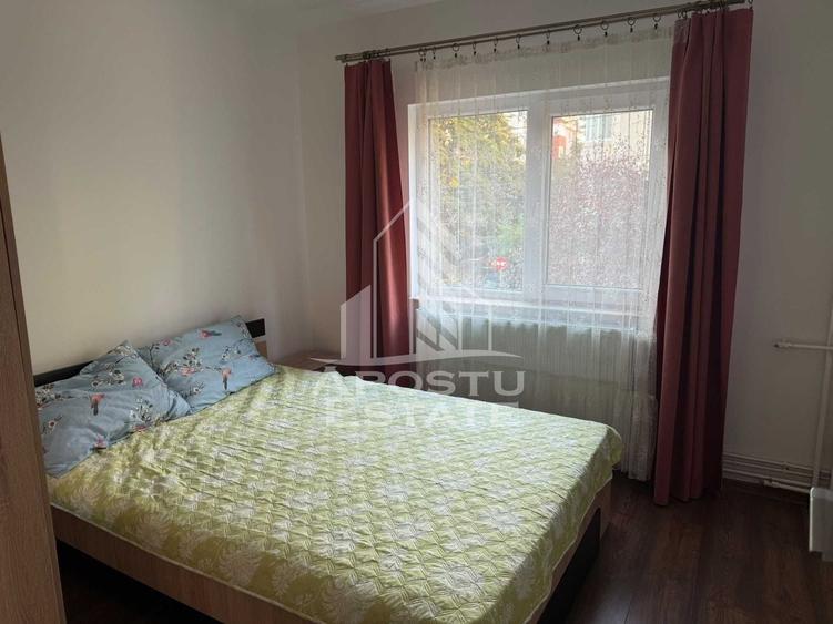 Apartament cu 3 camere semidecomandat, mobilat în Bucovina
