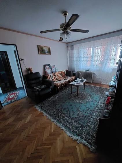 Apartament cu 2 camere semidecomandat, mobilat în Podu Roș