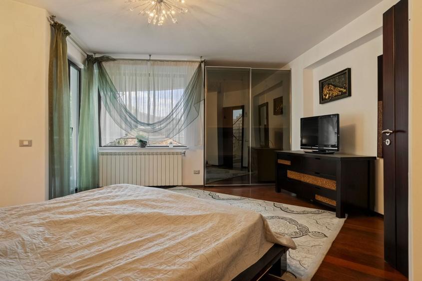 Duplex cu 5 camere cu Canalizare în Central