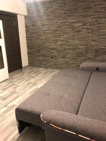 Apartament cu 2 camere semidecomandat, mobilat în Independenței