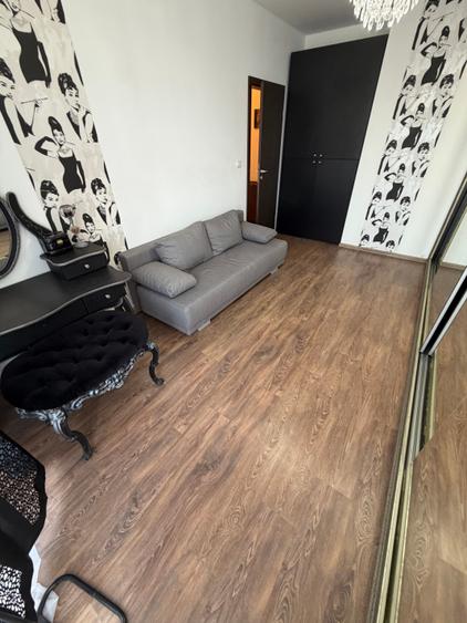 Apartament cu 3 camere semidecomandat în Torontalului