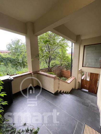 Apartament cu 3 camere semidecomandat, mobilat în Gruia