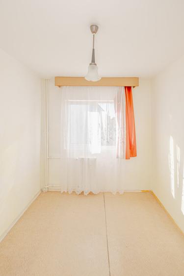 Apartament cu 3 camere semidecomandat, mobilat în Tomis III