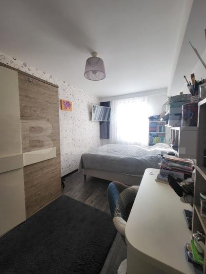 Apartament cu 3 camere semidecomandat, mobilat în Central