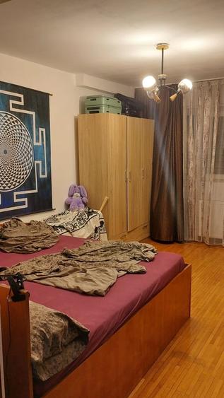 Apartament cu 3 camere semidecomandat în Amzei