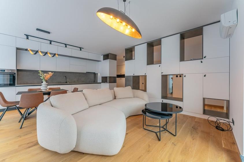 Apartament cu 4 camere decomandat, mobilat în Ultracentral