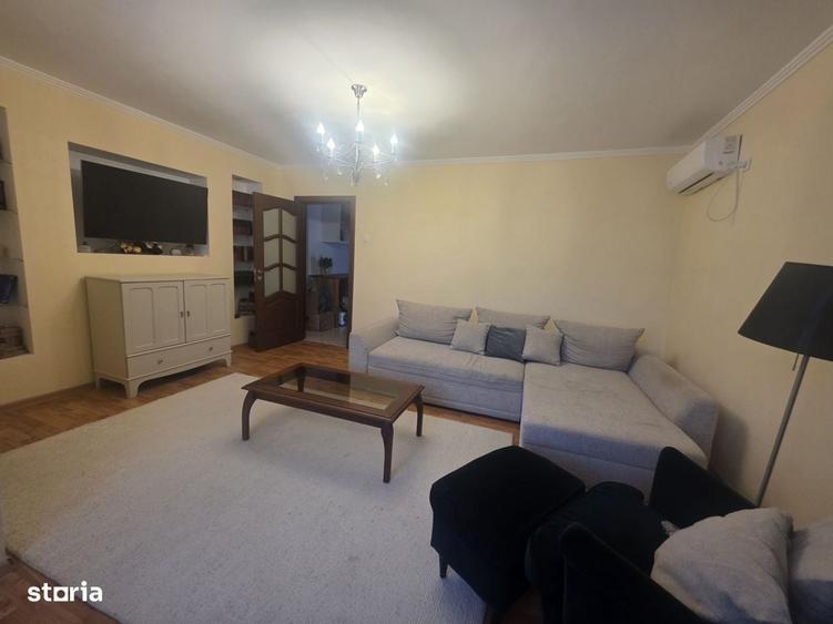 Apartament cu 3 camere decomandat în Titan