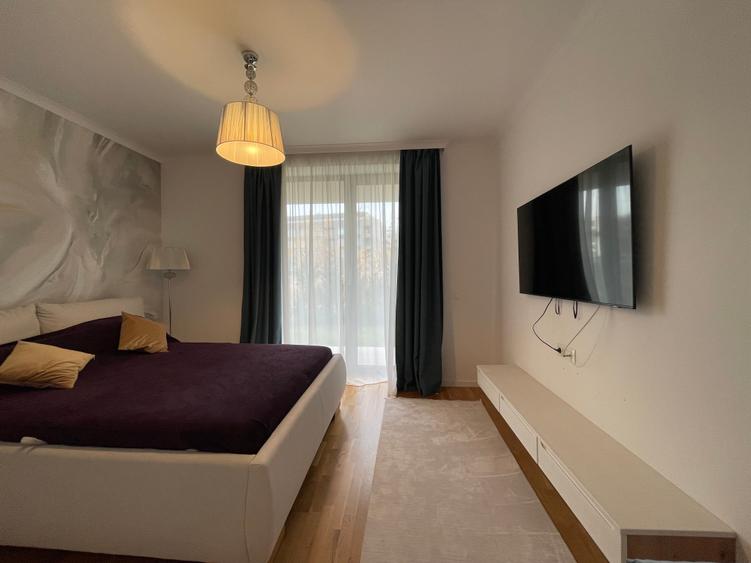 Apartament cu 4 camere decomandat în Băneasa
