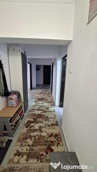 Apartament cu 4 camere decomandat în Olteniței