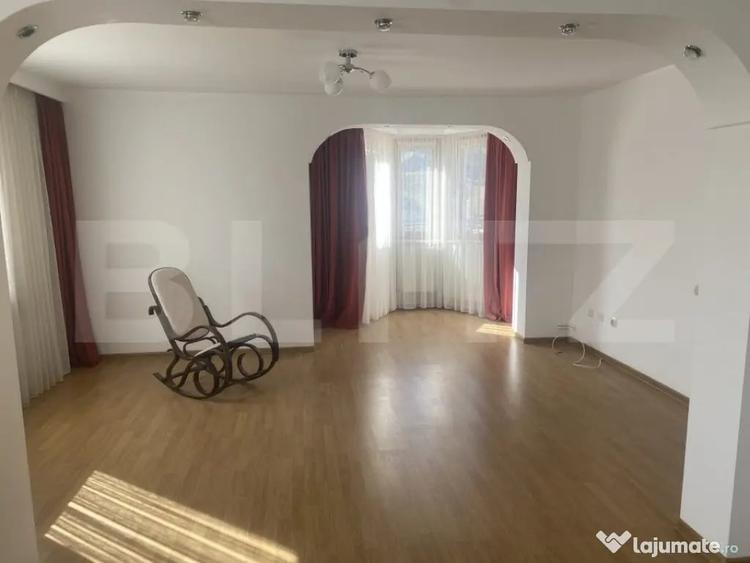 Casă cu 7 camere cu Teren 2000 Mp în Central