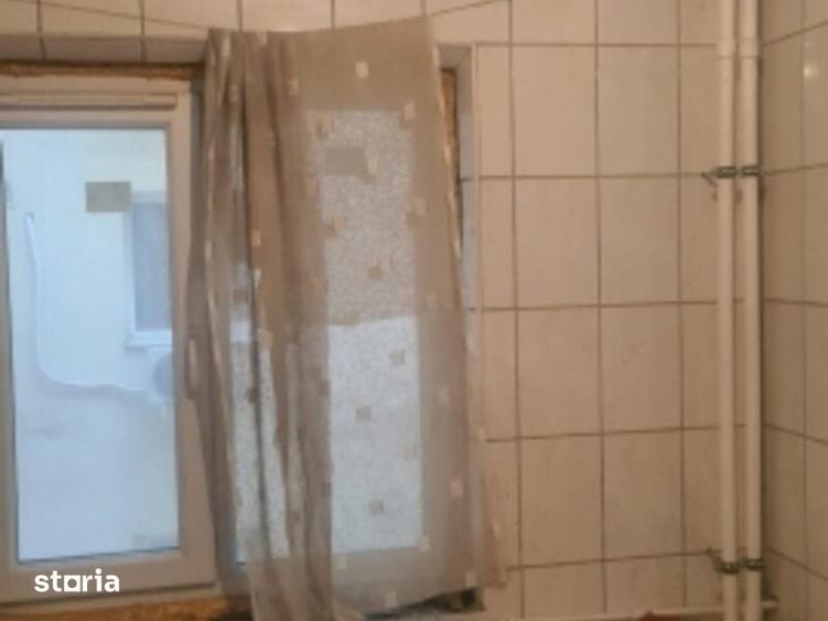 Apartament cu 3 camere decomandat în Colentina