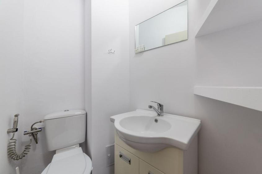 Apartament cu 3 camere decomandat, mobilat în Banat