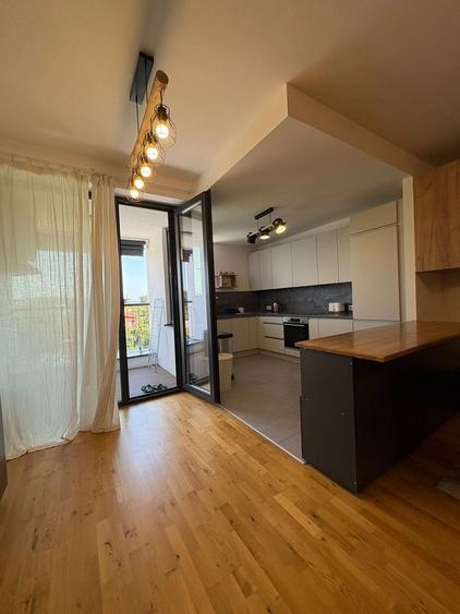 Apartament cu 3 camere decomandat, mobilat în Iancu Nicolae